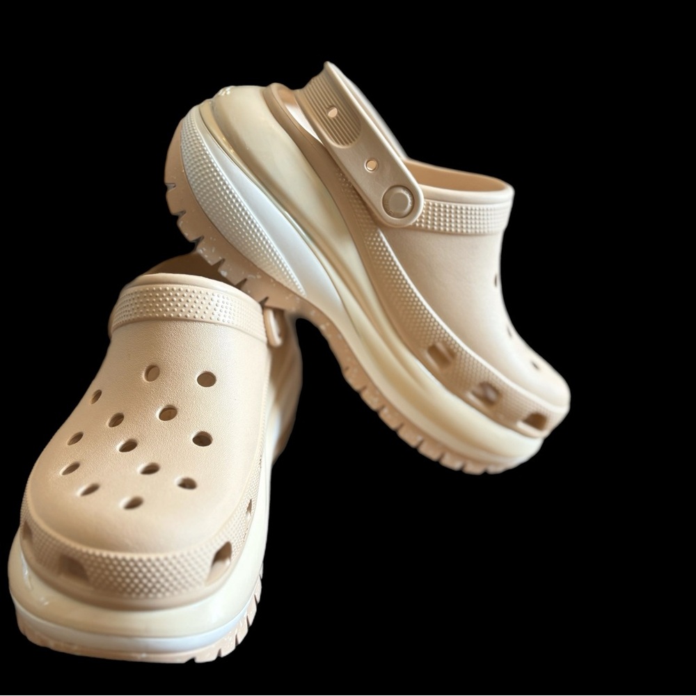 CROCS Mega Crush Clog Women's Beige Platform Shoes Slip on Size M6 W8